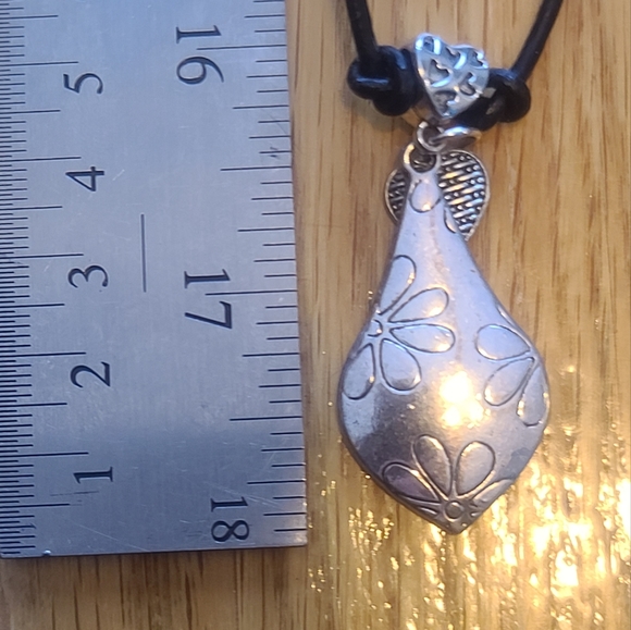 Love and Daisies Two-Sided Pendant Necklace - Hand Crafted - Picture 5 of 7